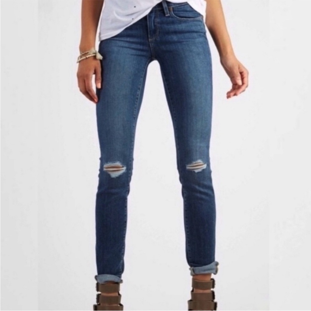 PAIGE Dark Blue Kylie Cropped Jeans. Size 26